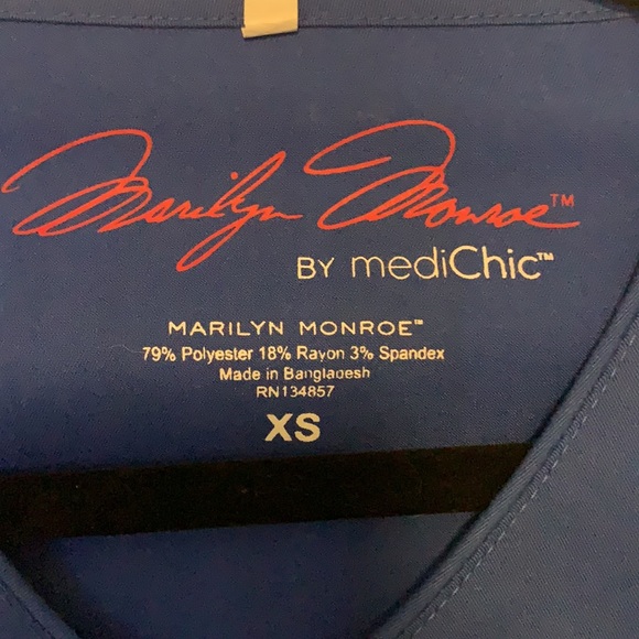 Scrub top with pockets - Picture 2 of 3